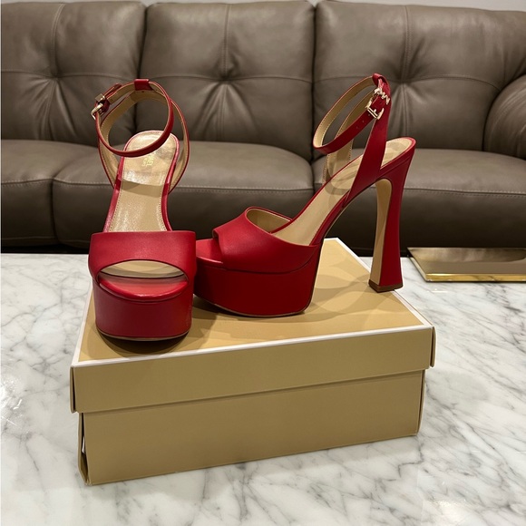 MICHAEL KORS JENSON PLATFORM SANDAL
LEATHER COLOR CRIMSON SIZE 8 - Picture 1 of 3